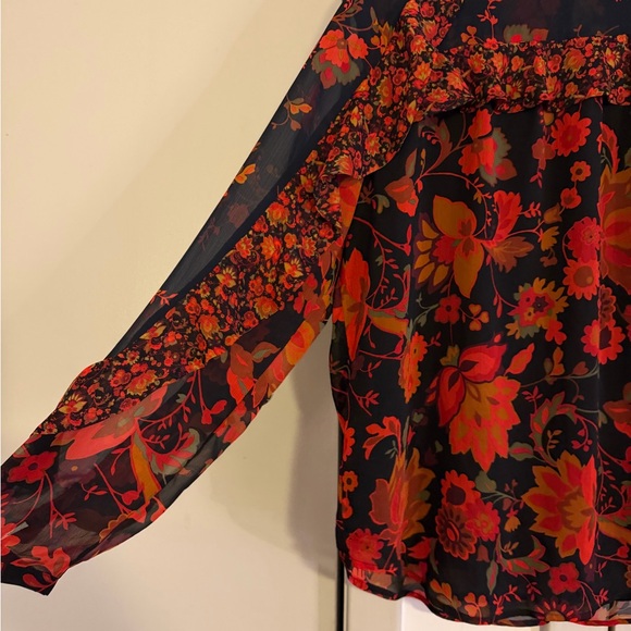 Women’s Loft Blouse - Picture 2 of 6